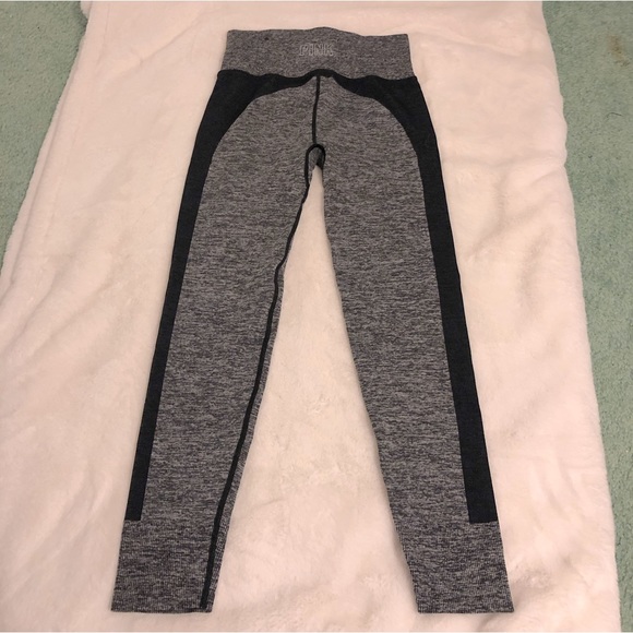 Victoria Secret’s PINK Grey and Black Active Leggings with Waist Clinching - Picture 4 of 9